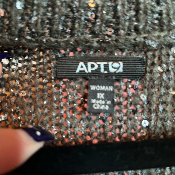 Apt 9 gray pullover v-neck sweater with mini silver sequins, size 1X - Picture 3 of 6